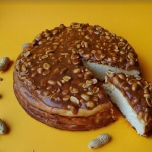 Сырник «Львовский с арахисом и карамелью» от Львівські Пляцки