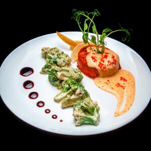 Филе лосося под икорным соусом