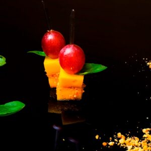 Канапе с сыром и виноградом