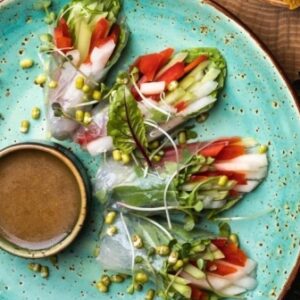 Спринг-ролл с хрустящими овощами и горчично-медовым соусом от Green Food Cafe