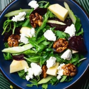 Салат со свеклой, сельдереем и мягким сыром от Green Food Cafe