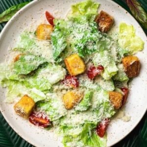 Салат «Цезарь с наггетсами из сыра» от Green Food Cafe