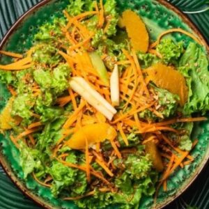 Салат «Цитрусовый с сельдереем и яблоком» от Green Food Cafe