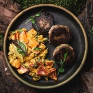 Биточки из черной фасоли с овощами карри от Green Food Cafe