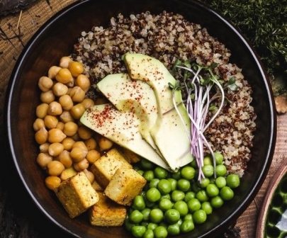 Боул из киноа на масле «Гхи» с овощами от Green Food Cafe