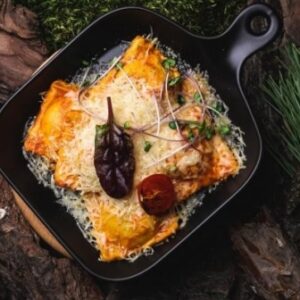 Равиоли из тыквы со шпинатом, запеченные в томатном соусе под сыром от Green Food Cafe
