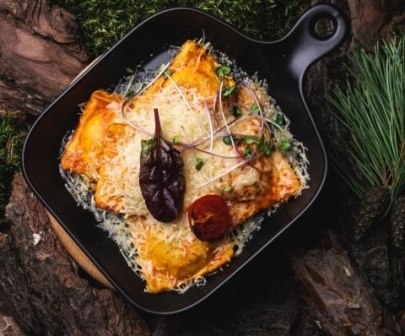 Равиоли из тыквы со шпинатом, запеченные в томатном соусе под сыром от Green Food Cafe