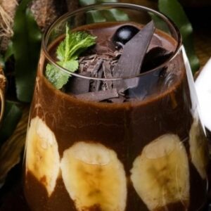 Десерт «Шоколадный мусс из авокадо с бананом» от Green Food Cafe