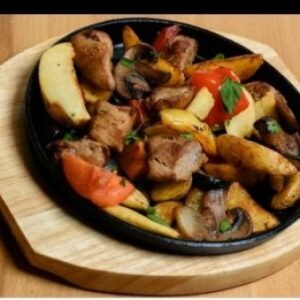 Горячая сковородка «Со свининой» от Кафе «Домашний ресторанчик»
