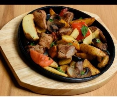 Горячая сковородка «Со свининой» от Кафе «Домашний ресторанчик»