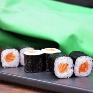Ролл «Сяке маки» от Sushi Life