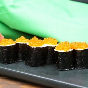 Ролл «Икура» от Sushi Life