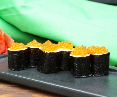 Ролл «Икура» от Sushi Life