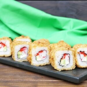 Теплый ролл «Кани темпура» от Sushi Life