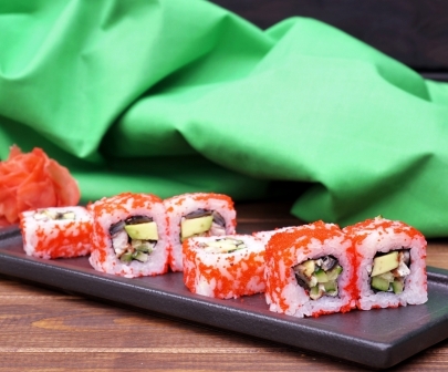 Вес: 180 гРолл «Калифорния с угрем» от Sushi Life
