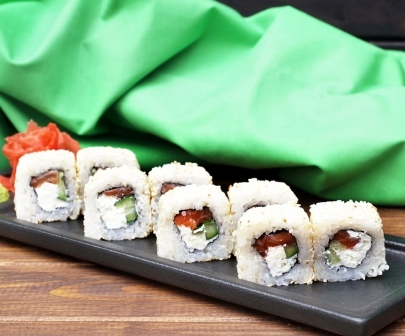 Ролл «Сяке чиз» от Sushi Life