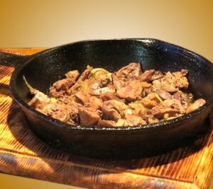 Горячей сковороде "куриных потрошков"