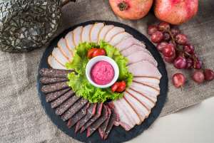 Доска мясных деликатесов